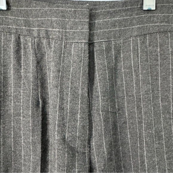 Dynamite Gray Pinstripe Wide Leg Pants – Size 00 ✨ Sleek Pinstripe Perfection ✨ - Picture 2 of 7